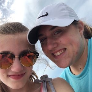 Meet your Posher, Nia